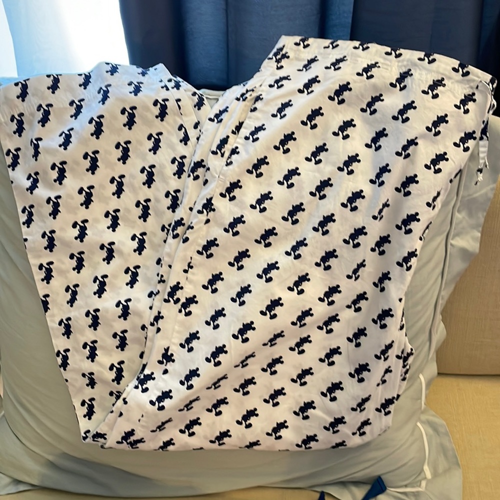 These are Men’s PJs or Lounge Pants. They have an adjustable tie waist.
